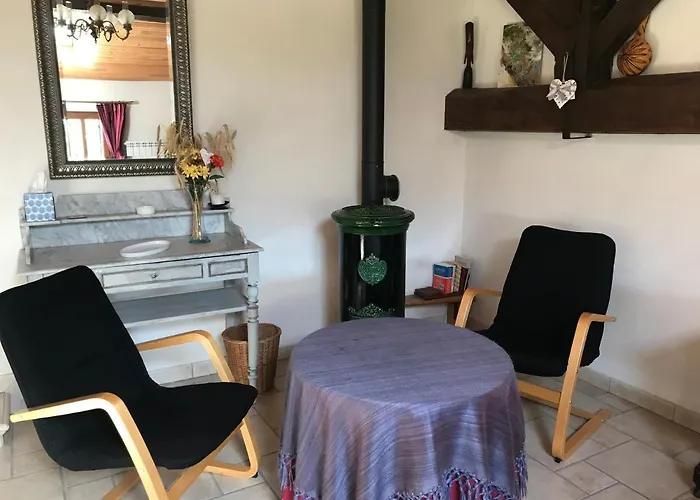 Saint Laurent 1330 Chemin De Saint Laurent *