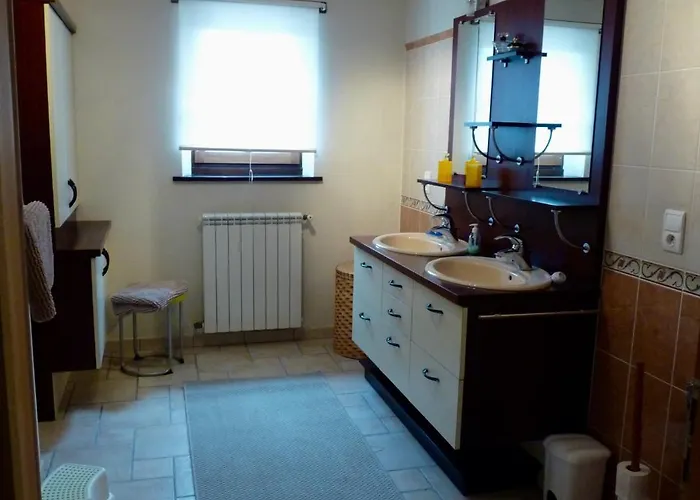 Saint Laurent 1330 Chemin De Saint Laurent *