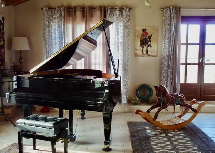 Saint Laurent 1330 Chemin De Saint Laurent *