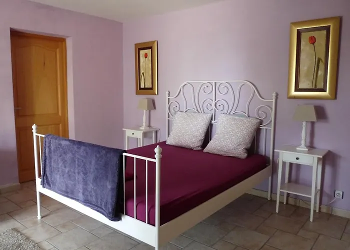 Saint Laurent 1330 Chemin De Saint Laurent *