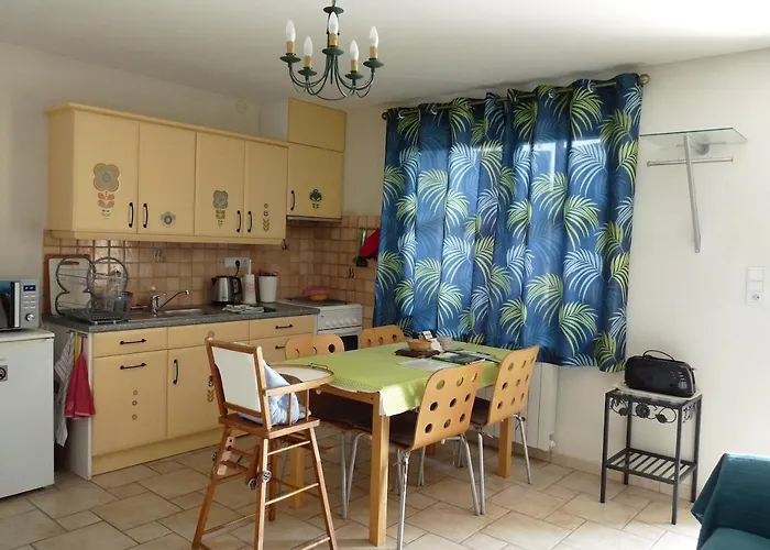 Apartament Saint Laurent 1330 Chemin De Saint Laurent *